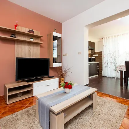 & Anita Apartment